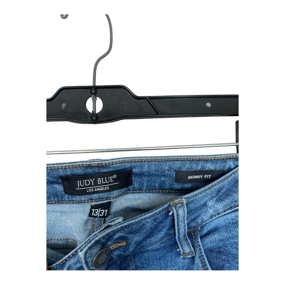 Judy Blue Frayed Hem Distressed Ankle Jeans Size 13/31 - Picture 3 of 7